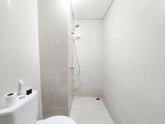 Bedroom 2, Comfort Stay 1BR at Podomoro City Deli Medan Apartment By Travelio, Medan