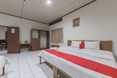 Bedroom 2, RedDoorz Plus @ Hotel Griya Astoeti, Bogor
