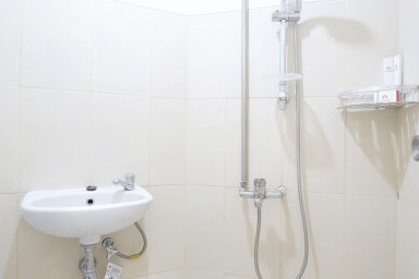 Bedroom 3, Comfy Studio Apartment at Pavilion Permata with City View By Travelio, Surabaya
