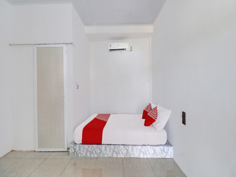 Bedroom 13