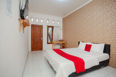 Bedroom 1, RedDoorz Syariah near Jatisampurna Hospital, Bekasi