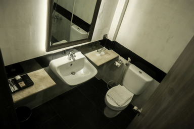 Bathroom 12