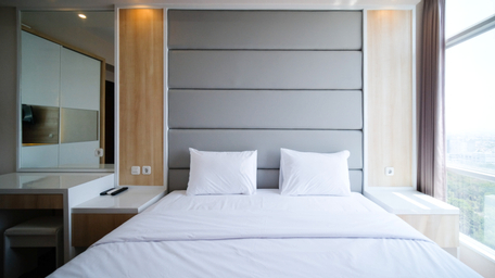 Bedroom 1, Cozy and Modern 2BR at Grand Sungkono Lagoon Apartment By Travelio, Surabaya