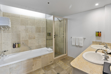 Bedroom 3, Holiday Inn SYDNEY - POTTS POINT, Sydney