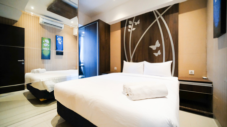 Bedroom 1, Good Location and Comfy 2BR at Tamansari Papilio Apartment By Travelio, Surabaya