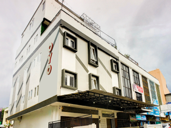 Exterior & Views 2, OYO 93064 Alhesa Residence, Medan