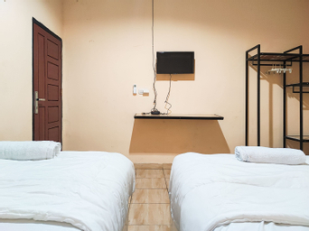 Bedroom 2, RedDoorz Syariah near Terminal Alam Barajo Jambi, Jambi