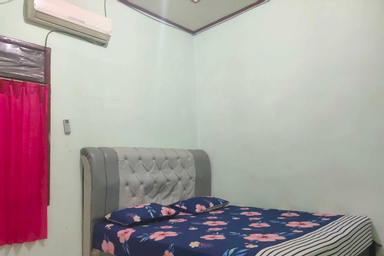 Bedroom 2, OYO 93268 Maradona Guest House, Medan