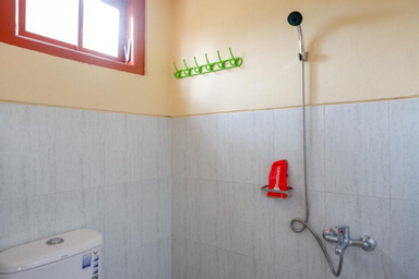 Bedroom 4, RedDoorz Syariah near Alun Alun Purwokerto, Banyumas