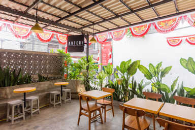 Food & Drinks 4, RedDoorz Plus Syariah near Mall Pondok Indah, South Jakarta