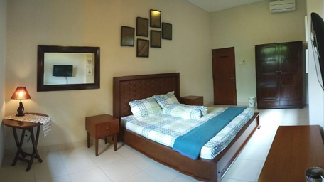 Bedroom 2, Ndalem Surokarsan - all 4 rooms for 8 pax, Yogyakarta