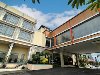 Exterior & Views, Parkside Mandarin Hotel Pekalongan, Pekalongan