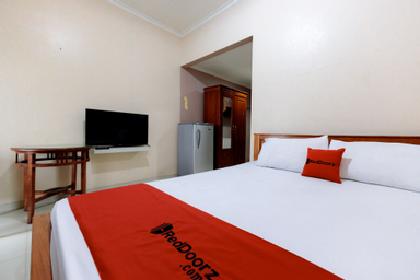 Bedroom 1, RedDoorz Syariah @ Delta Sari Aloha Waru, Surabaya