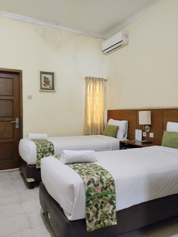 The Garden Family Guest House powered by Cocotel. - Cek Promo Hotel ...