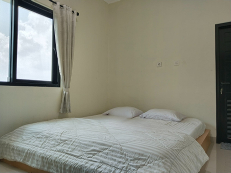 Yayah Guest House Syariah by Cocotel - Check the Latest Cheap Hotel ...