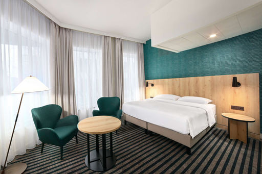 Xunuk va qorqinchli yalangoch ayollarning fotosuratlari