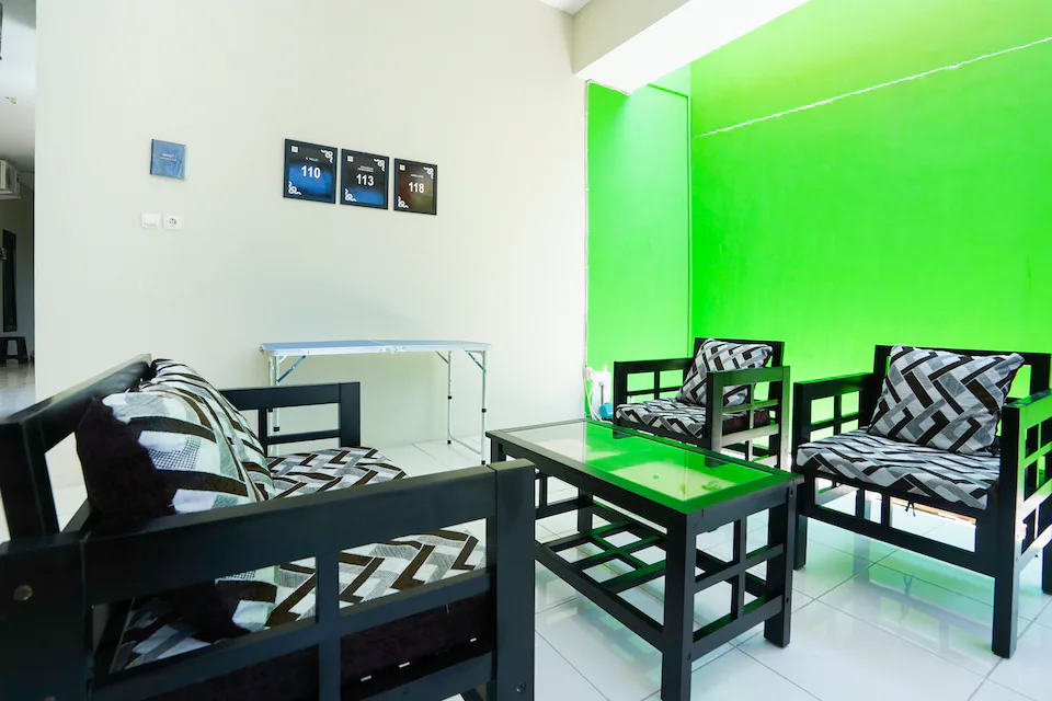 Public Area 4, OYO Life 3078 Kost Putri Made, Surabaya