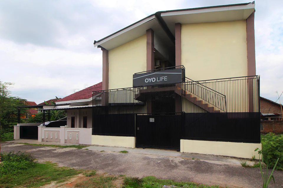 Exterior & Views 1, OYO Life 2273 Pratama Homestay, Bandar Lampung