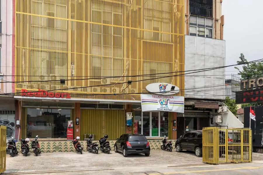 RedDoorz Plus @ Grogol Jakarta, West Jakarta