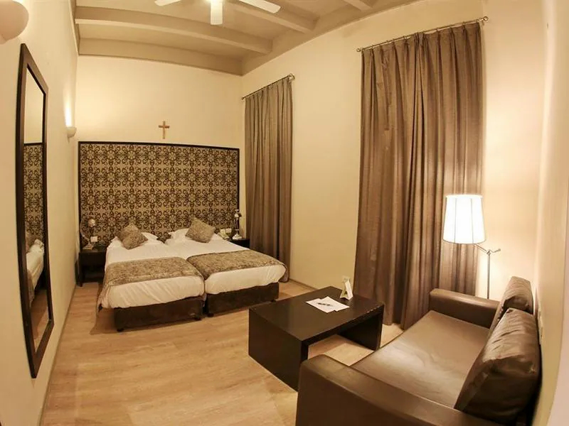 Bedroom 2, Notredame Guest House