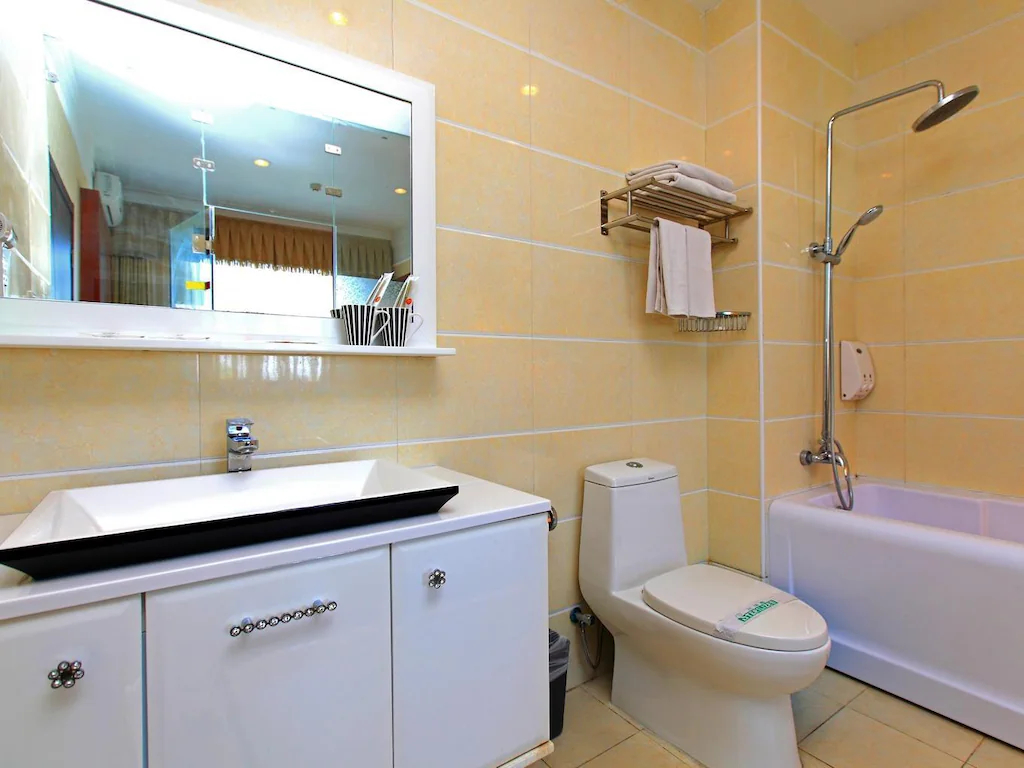 Bathroom 4, Beijing Capital International Airport Hotel, Beijing