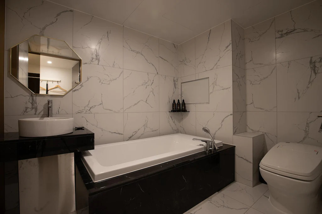 Bathroom, Grazie, Paju