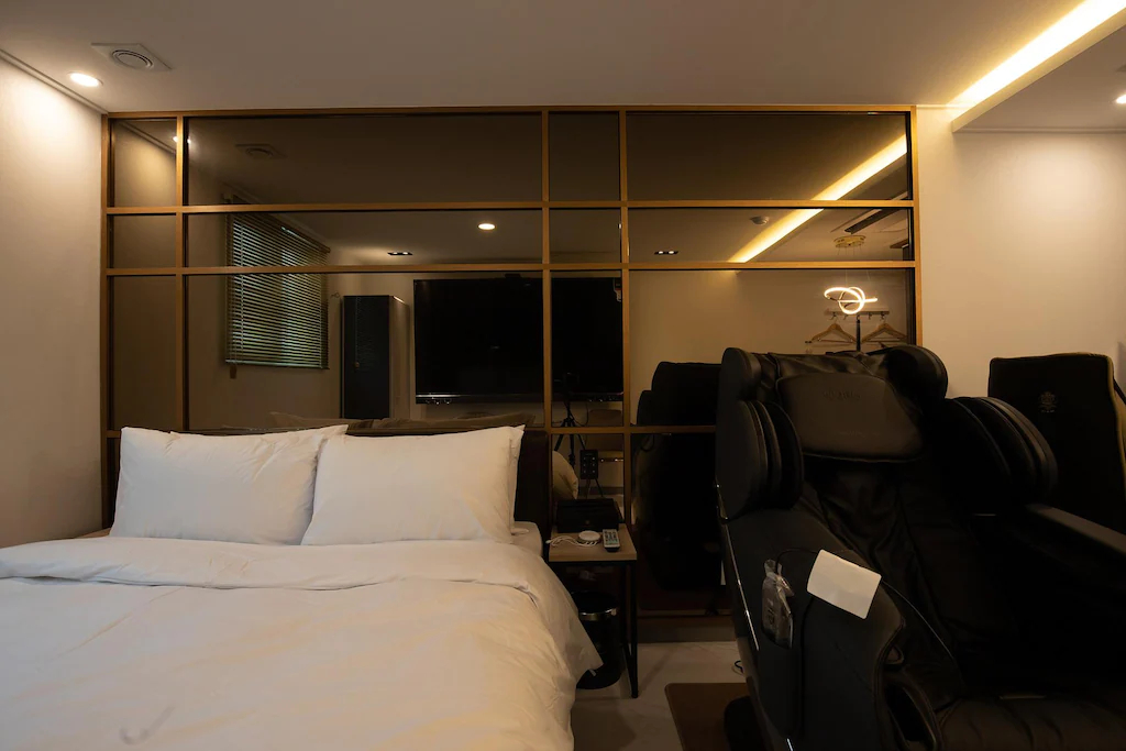 Bedroom 2, Grazie, Paju