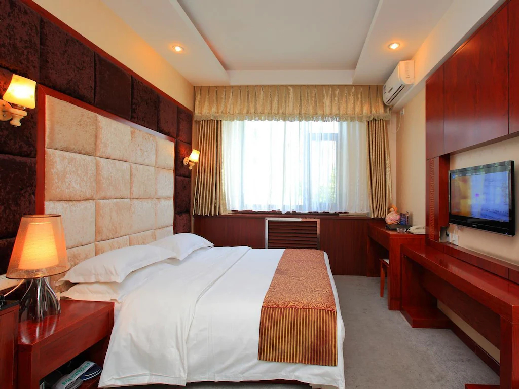 Bedroom 2, Beijing Capital International Airport Hotel, Beijing