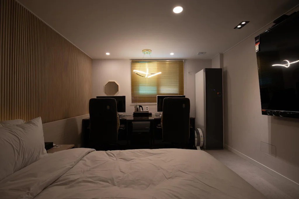 Bedroom 4, Grazie, Paju