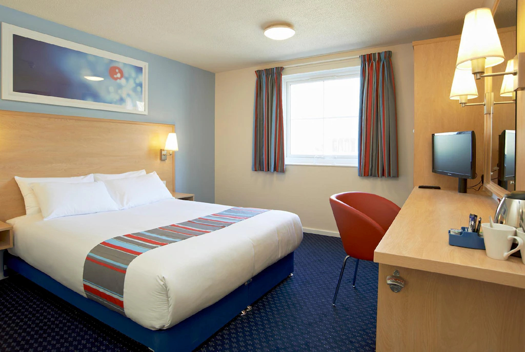 Bedroom 5, Travelodge Ipswich Beacon Hill, Suffolk