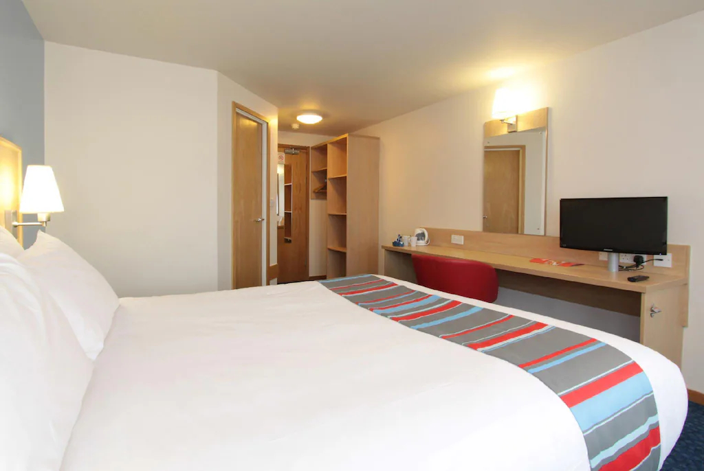 Bedroom 5, Travelodge Toddington M1 Southbound, Central Bedfordshire