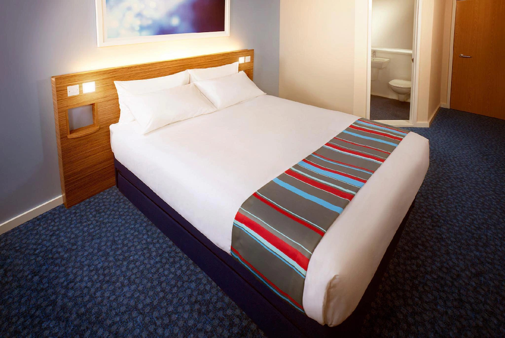 Bedroom 4, Travelodge Llanelli Cross Hands, Carmarthenshire