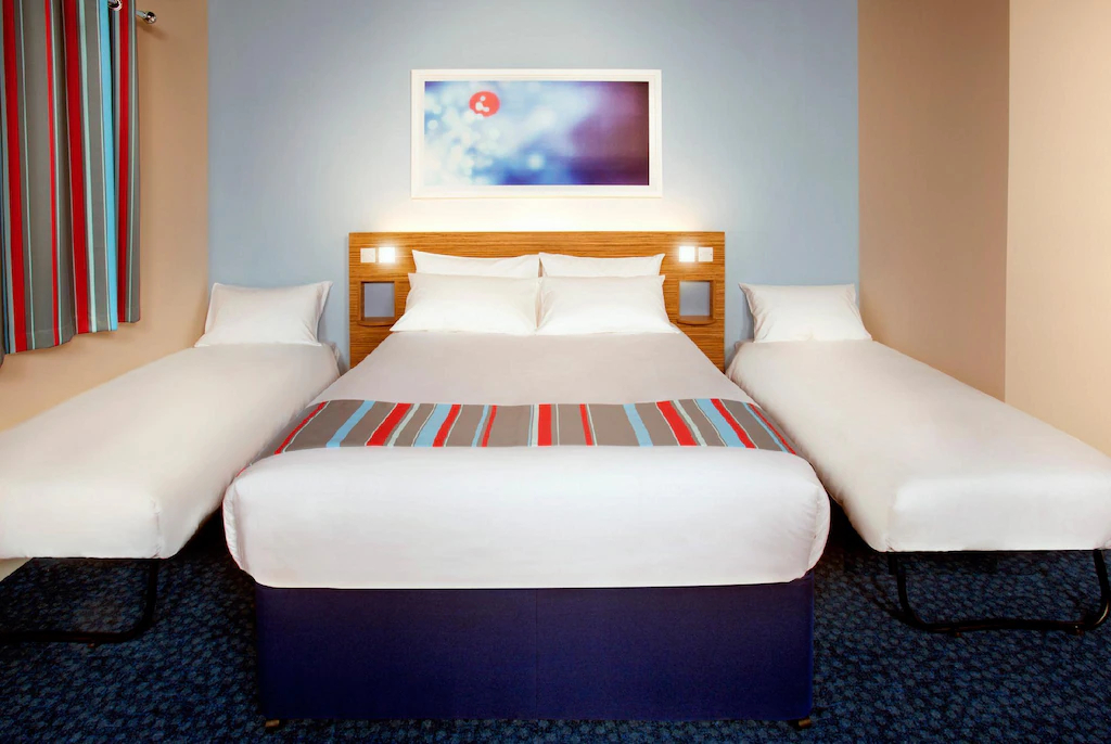 Bedroom 2, Travelodge Colchester Feering, Essex