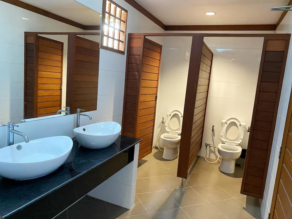 Bathroom 3, Paisiri Hotel, Cha-Am