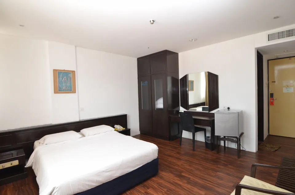 Bedroom 3, Oriental Hotel, Penang Island