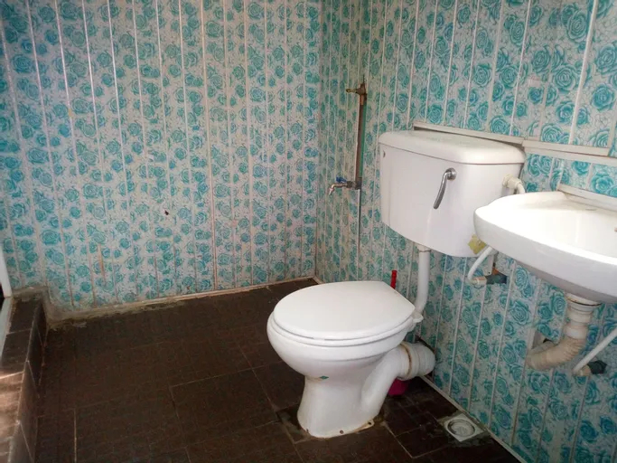 Bathroom 5, Crown Hotel, IbadanSouth-West