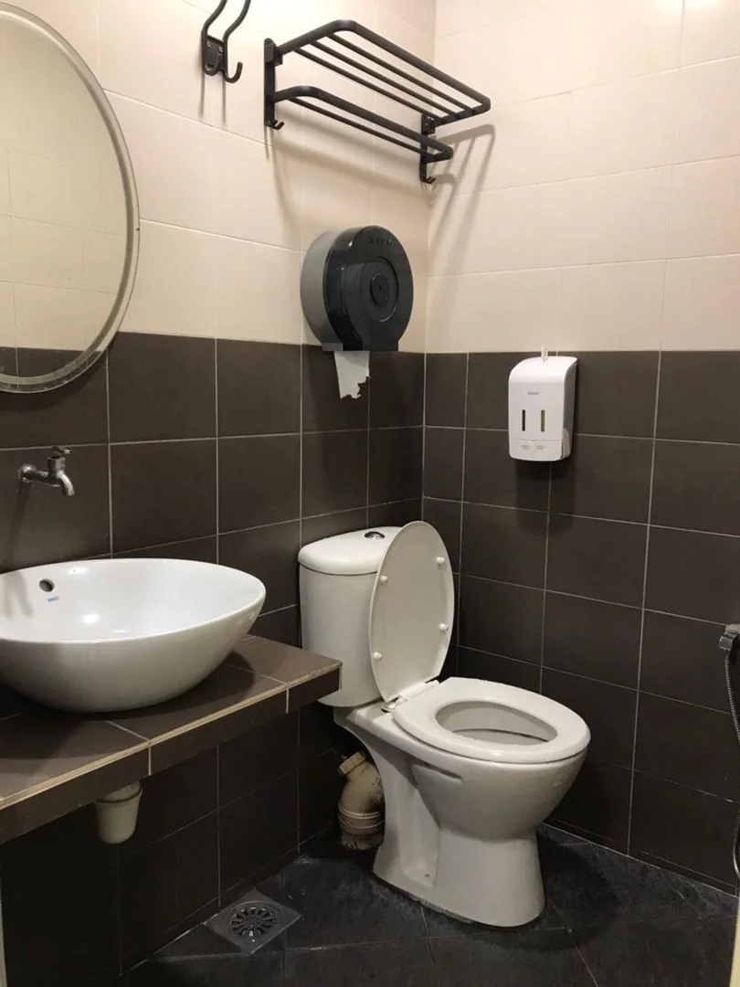 Bathroom 5, JS Motel, Langkawi