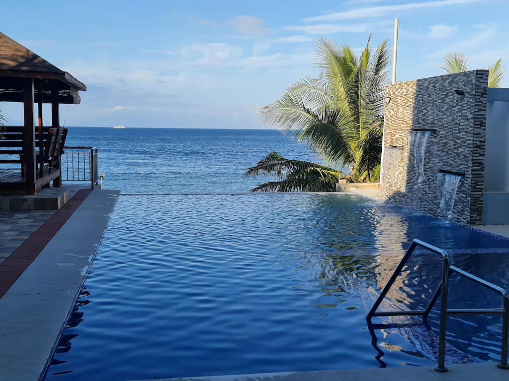 Sport & Beauty, BEACHFRONT VILLA with INFINITY POOL, Batangas City