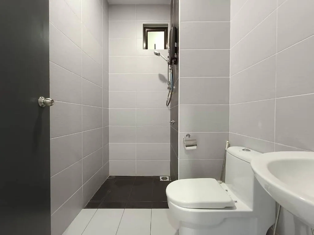 Bathroom 2, Austin 18, Friendly Sky by Antlerzone, Johor Bahru