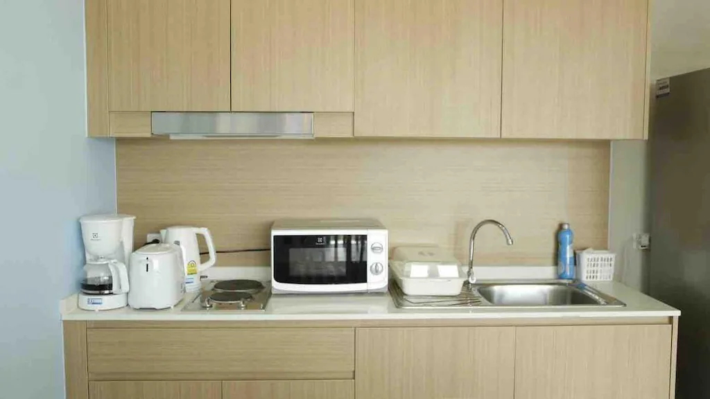 Cozy Beachfront condo by Sripanwa, Cha-Am