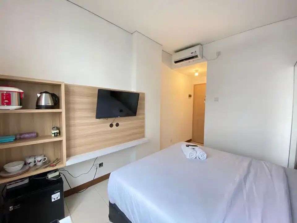 Bedroom 5, Cozy Studio The Lodge Paskal Apartment near 23 Paskal, Bandung