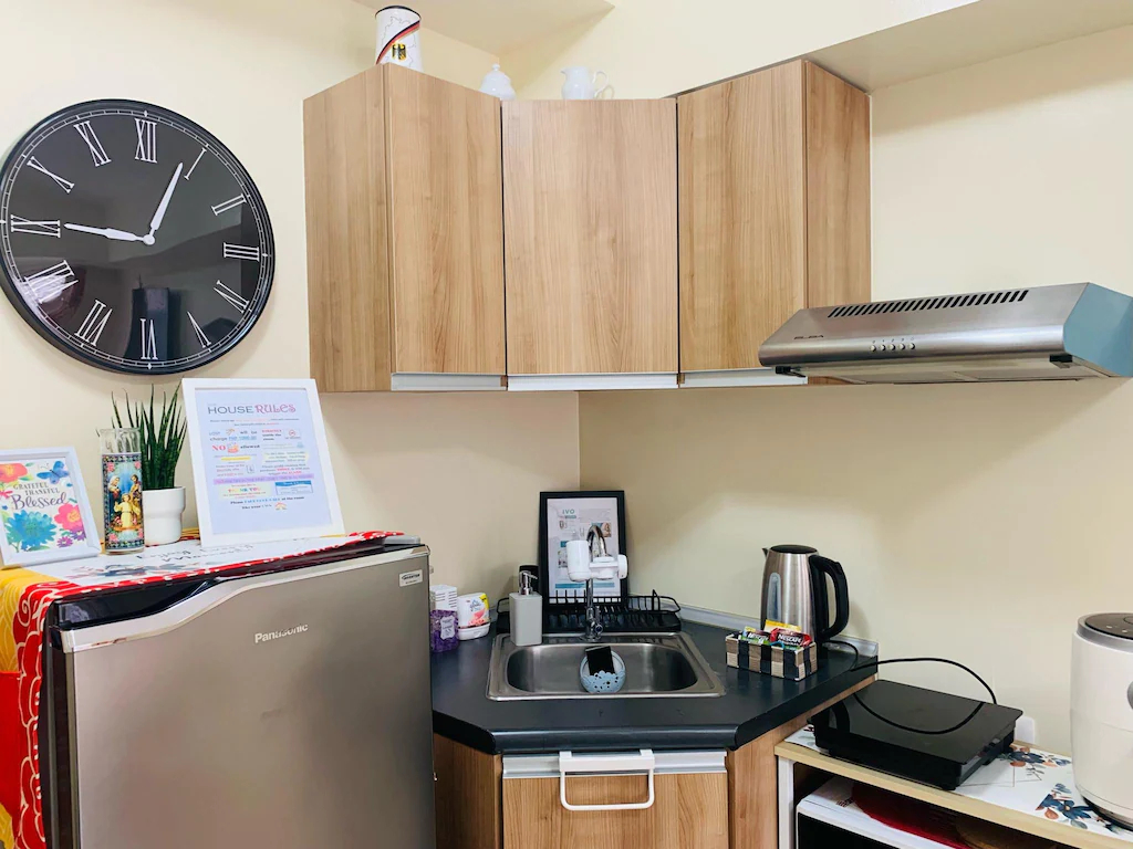 Others 3, Tagaytay Serin East Studio w/Balcony WIFI/Netflix, Tagaytay City