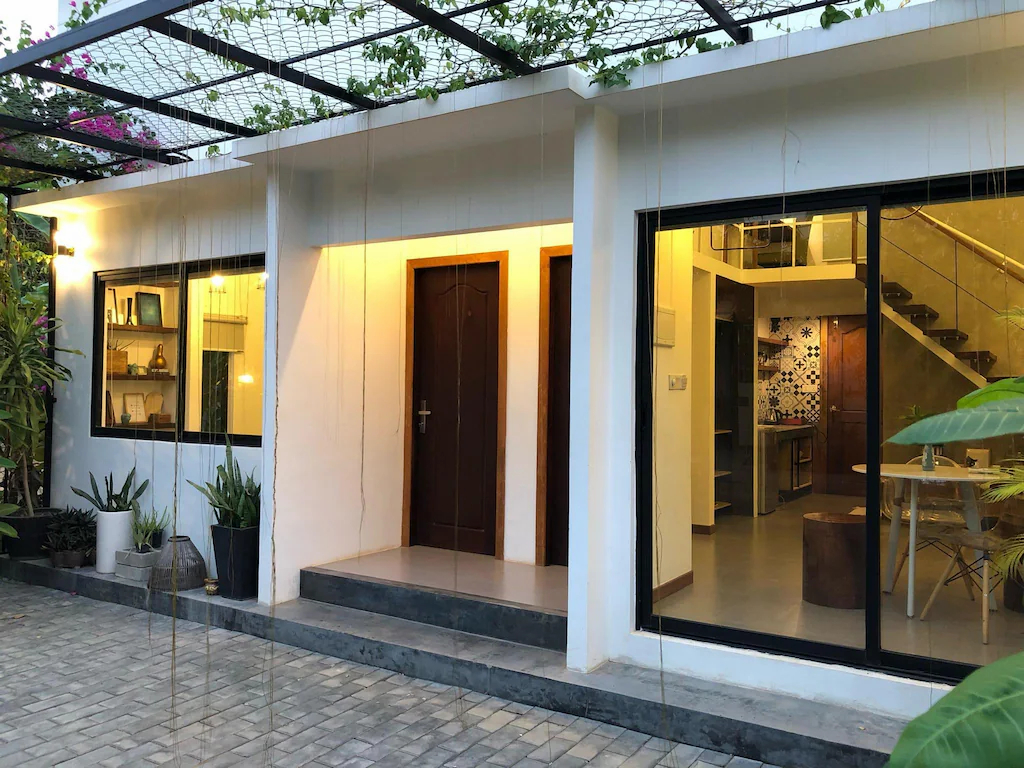 Exterior & Views