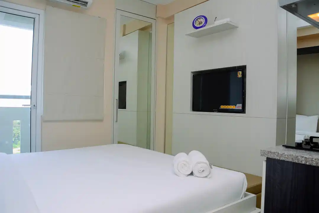 Bedroom 1, Comfy Studio Green Pramuka Apartment with City View, Central Jakarta