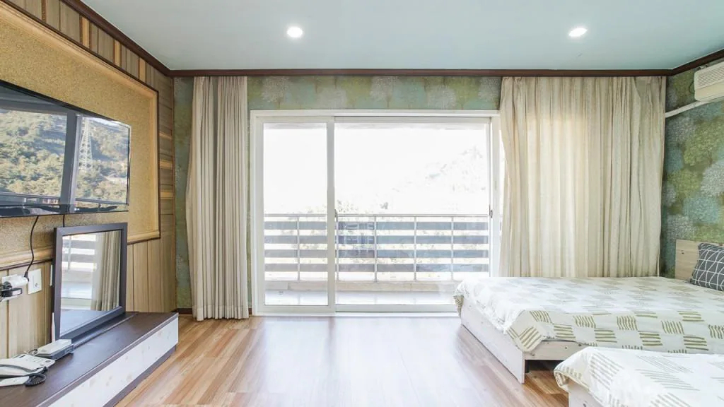 Bedroom 2, Sokcho Yeonho Resort Seoraksan Hotel and Condo, Sokcho