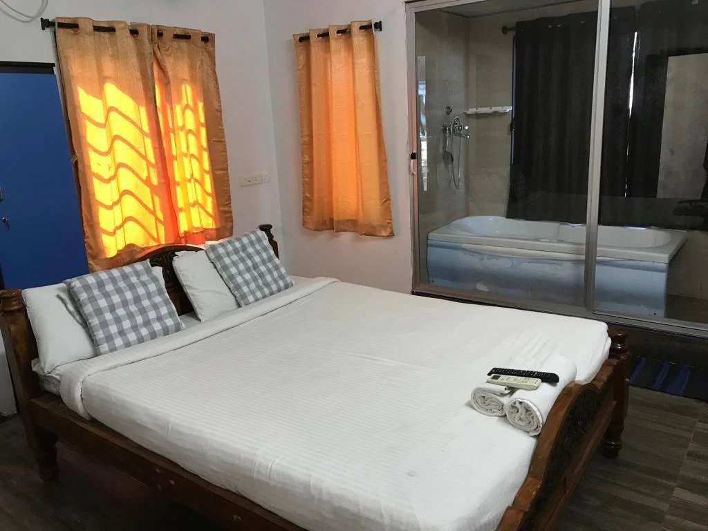 Bedroom 3, Royal Caribbean Heritage Beach Resort., Viluppuram