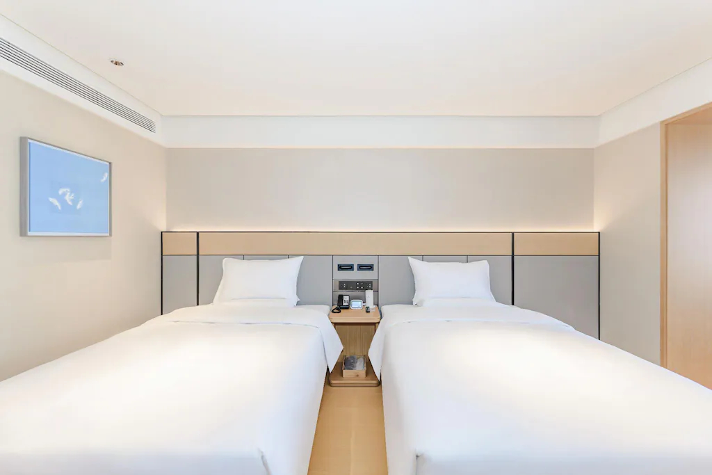 Bedroom 2, Ji Hotel Yantai Wanda Plaza Huanshan Road, Yantai