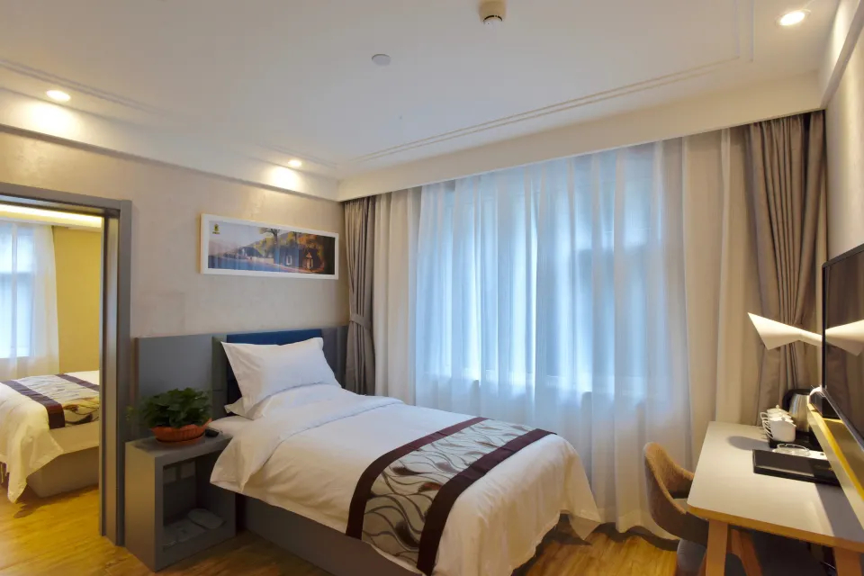Bedroom 2, Super 8 Hotel Beijing Haidian West Balizhuang Road, Beijing
