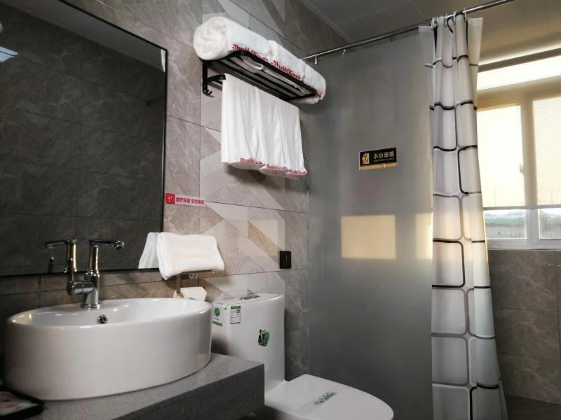 Bathroom, Shell Hotel Yantai Penglai District Daliuhang Town Airport Road, Yantai
