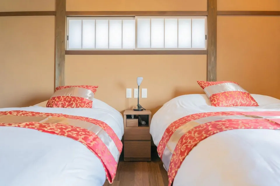 Bedroom 2, Enishiya Izumo, Izumo